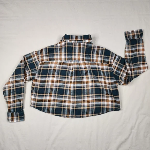 American Eagle Cropped Plaid Flannel Button Down, Long Sleeve, Small - Picture 2 of 8